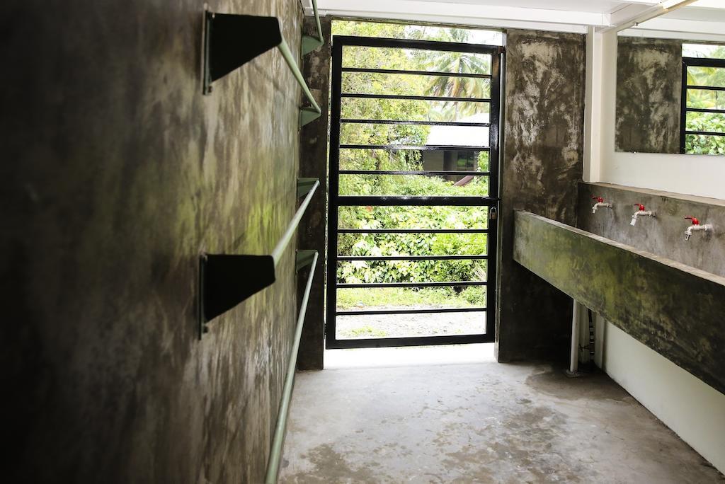 Bb Bunkers Hostel Santubong Exterior photo